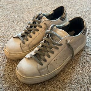 P448 John Distressed Sneakers